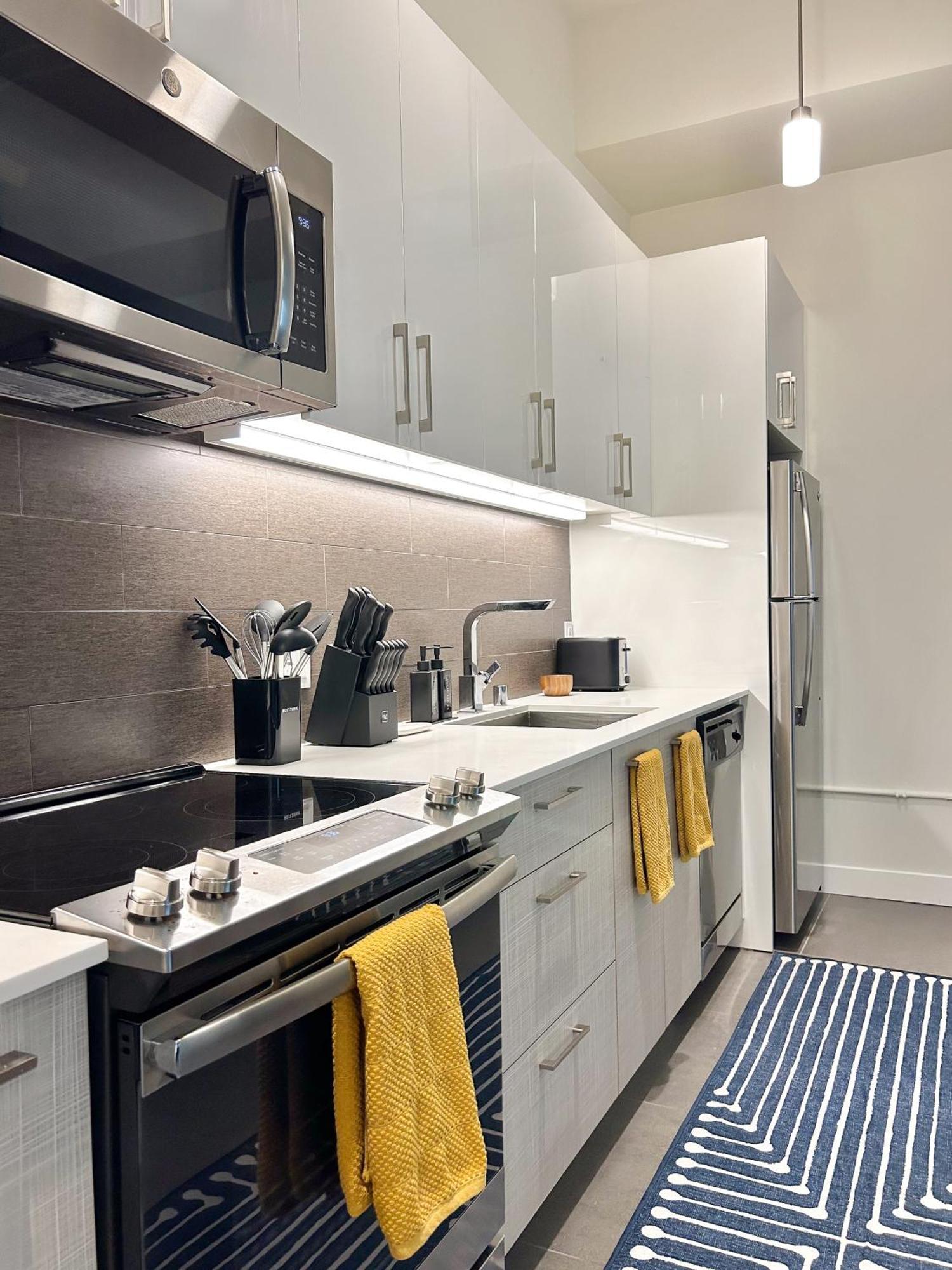 Luxury 2br In Dtla W Jacuzzi & Rooftop Views Los Angeles