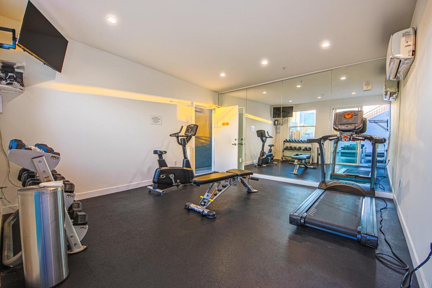Luxury 2br In Dtla W Jacuzzi & Rooftop Views Apartment Los Angeles