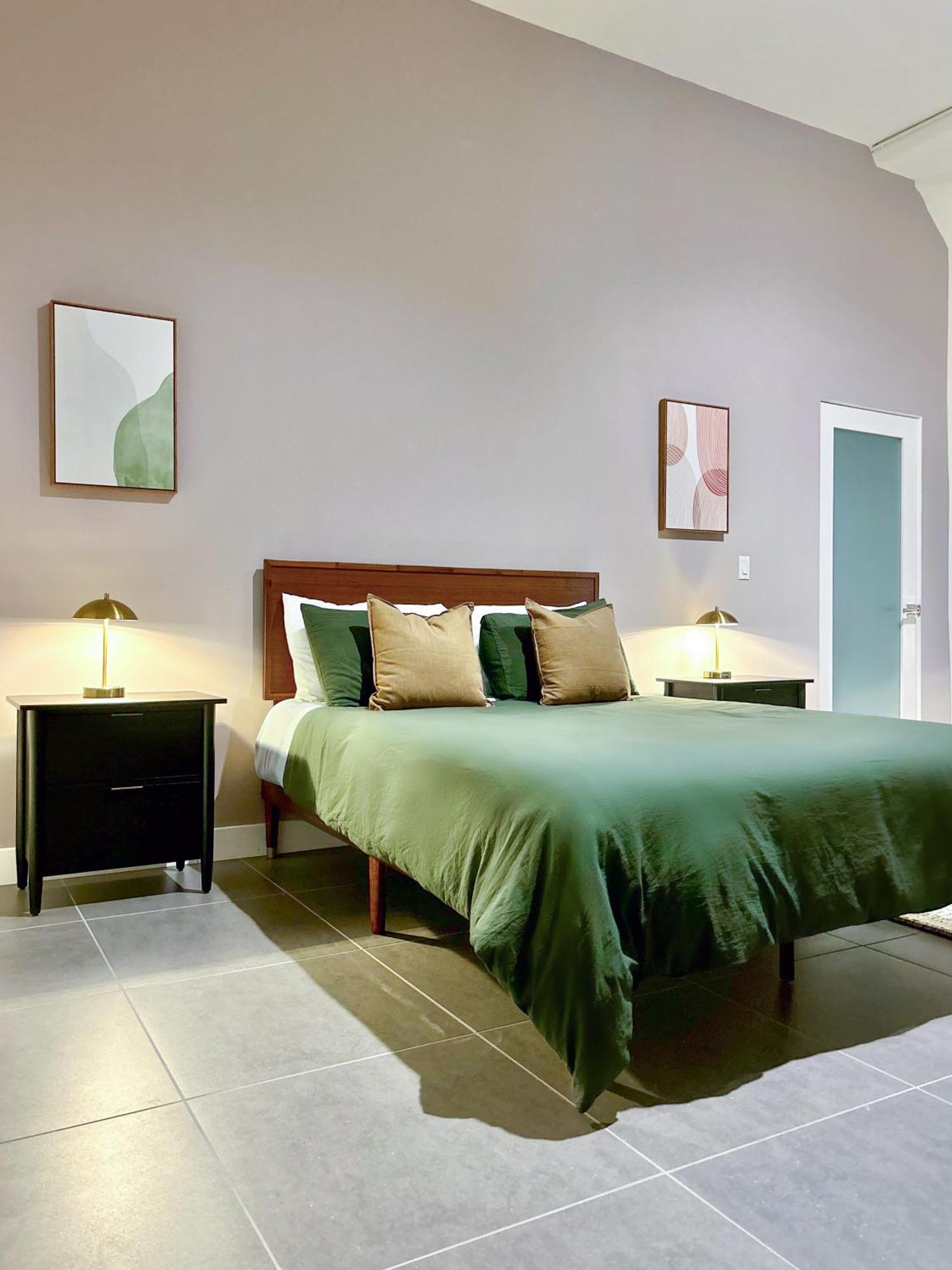 Luxury 2br In Dtla W Jacuzzi & Rooftop Views Apartment