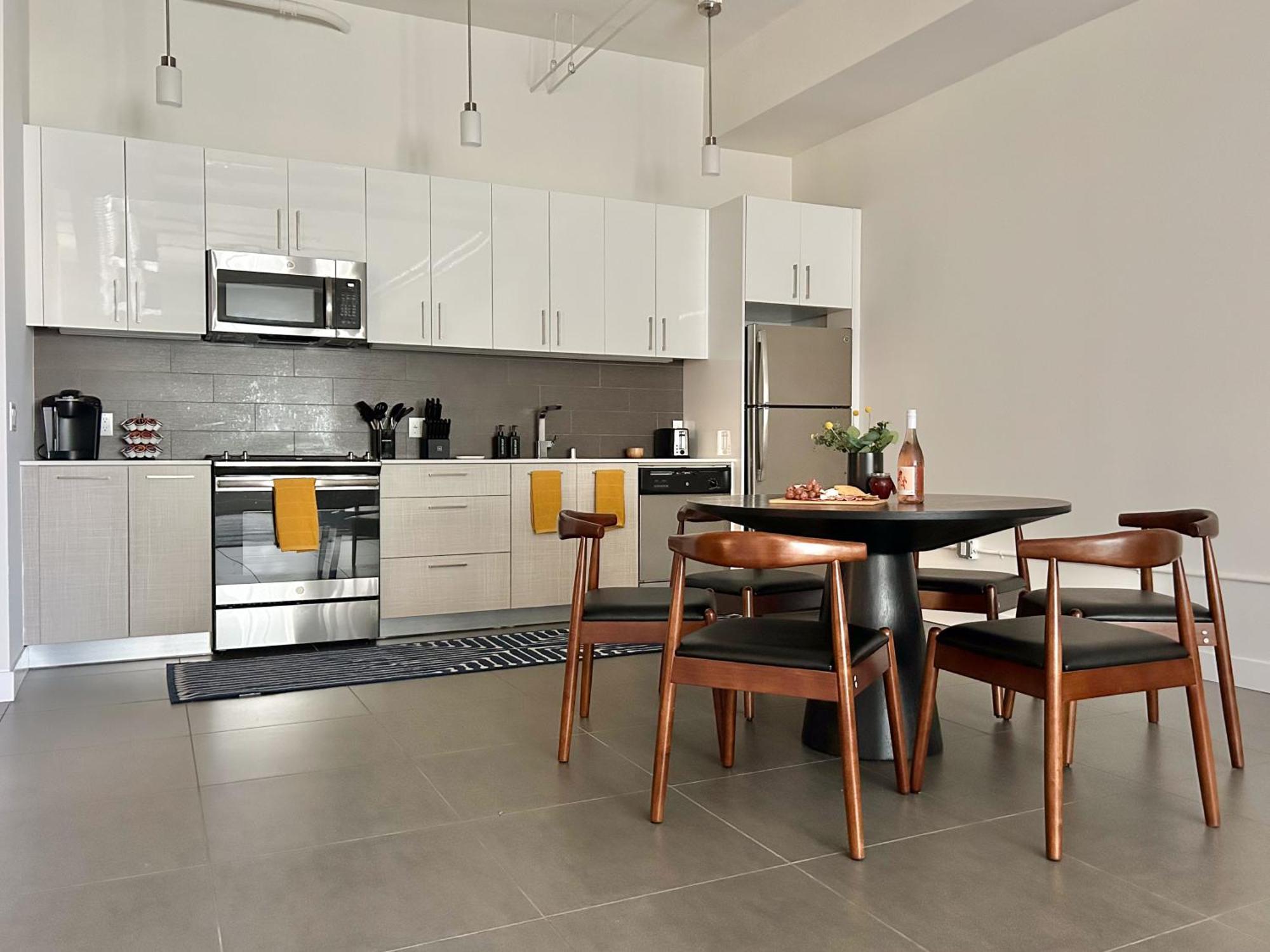 Luxury 2br In Dtla W Jacuzzi & Rooftop Views Los Angeles
