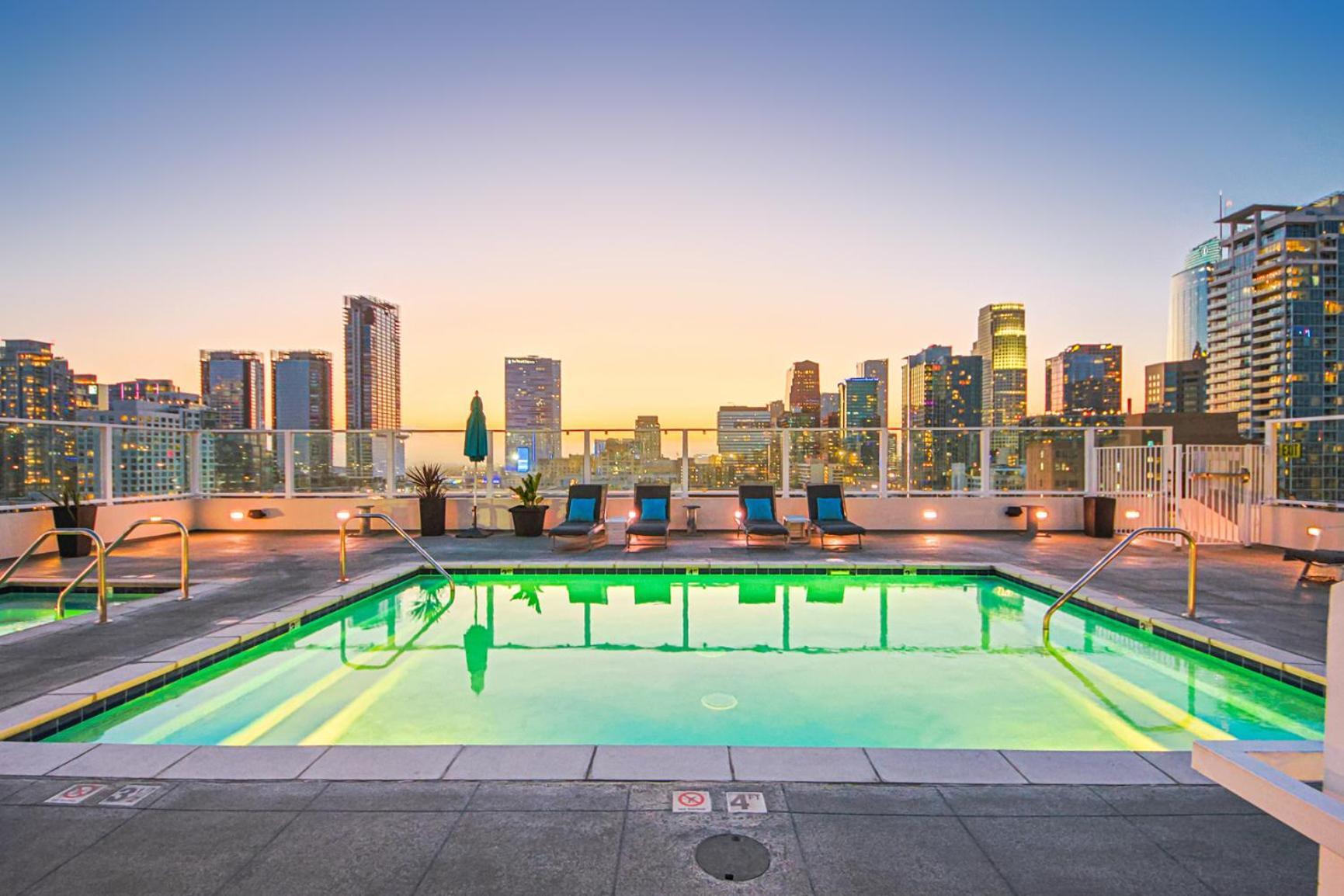 Luxury 2br In Dtla W Jacuzzi & Rooftop Views Los Angeles