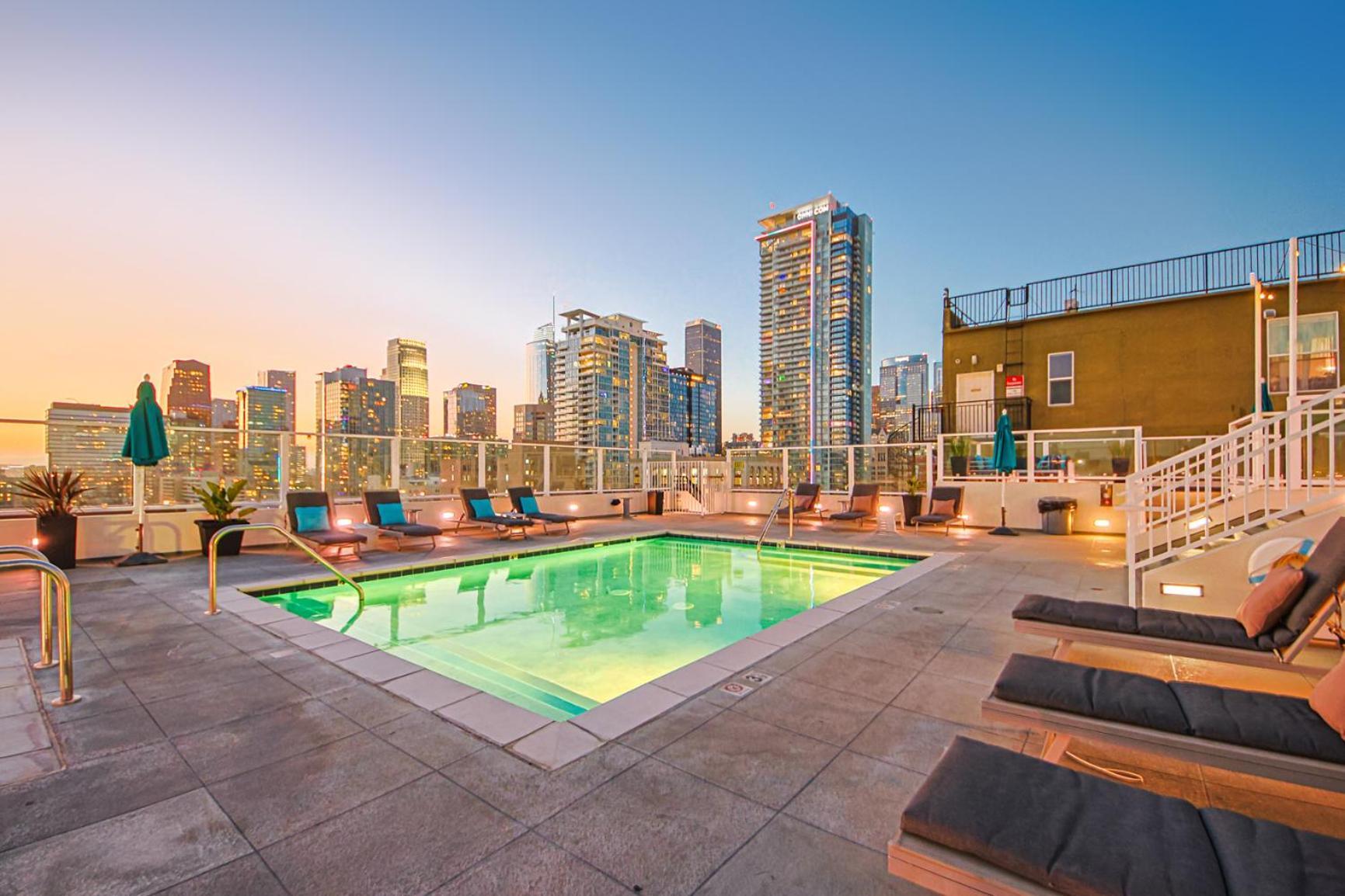 Luxury 2br In Dtla W Jacuzzi & Rooftop Views Apartment *